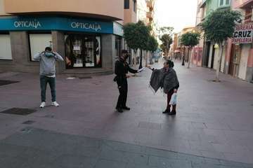 Reparto de mascarillas en Telde (Foto TA)